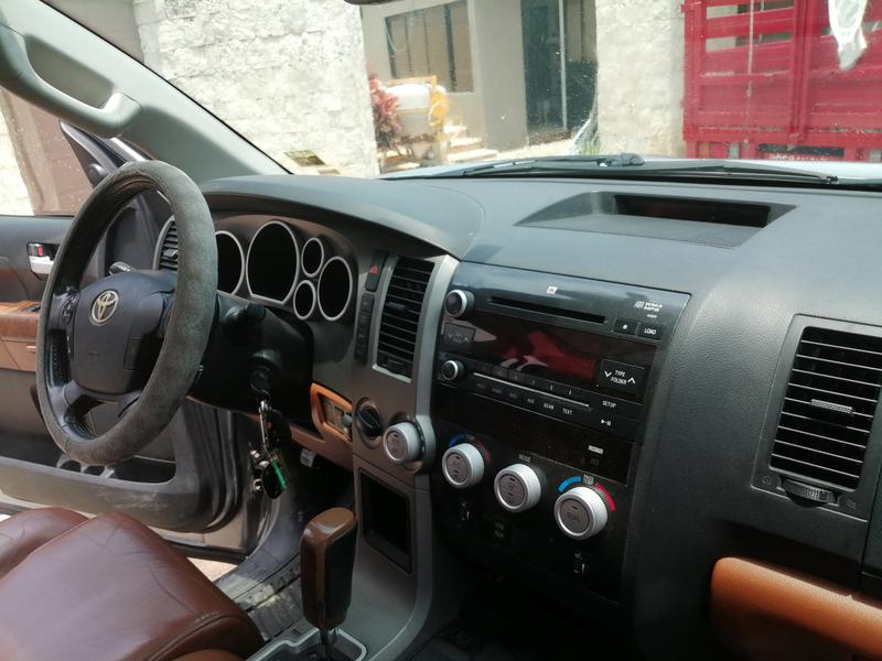 Toyota Tundra • 2010 • 230,000 km 15