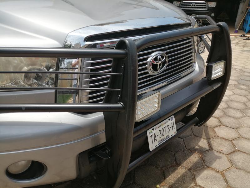 Toyota Tundra • 2010 • 230,000 km 10