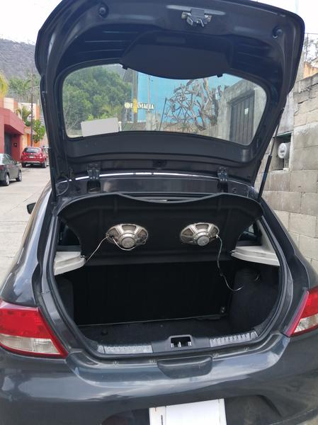 Volkswagen Gol • 2012 • 69,000 km 4