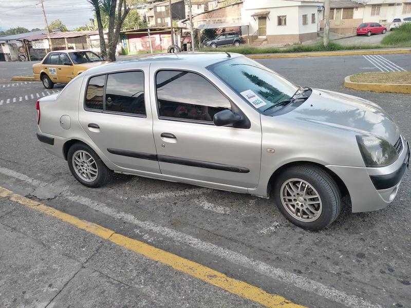 Renault Symbol • 2005 • 250,000 km 6