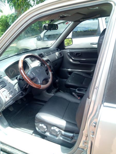 Honda CR-V • 2002 • 235,000 km 4
