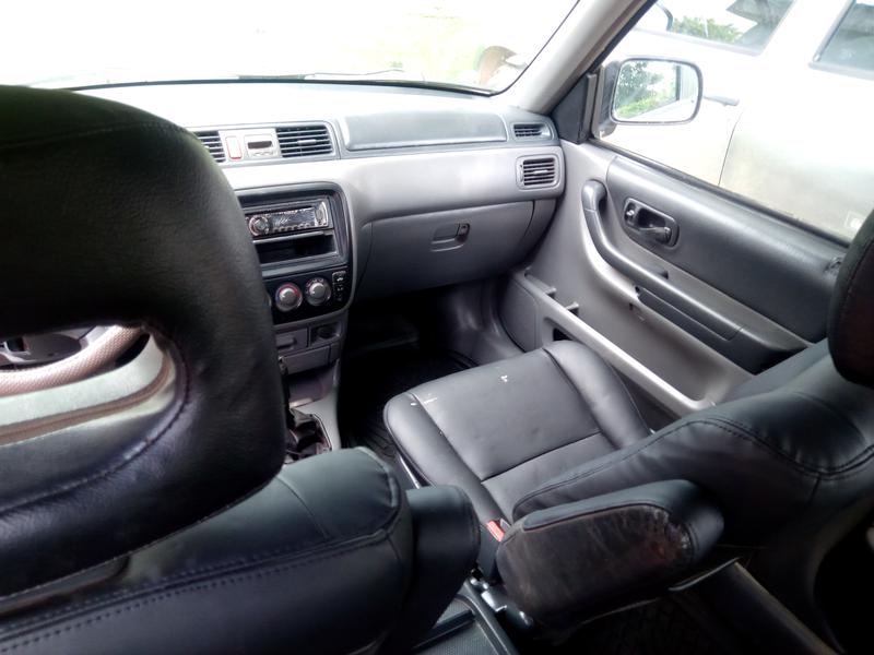 Honda CR-V • 2002 • 235,000 km 8