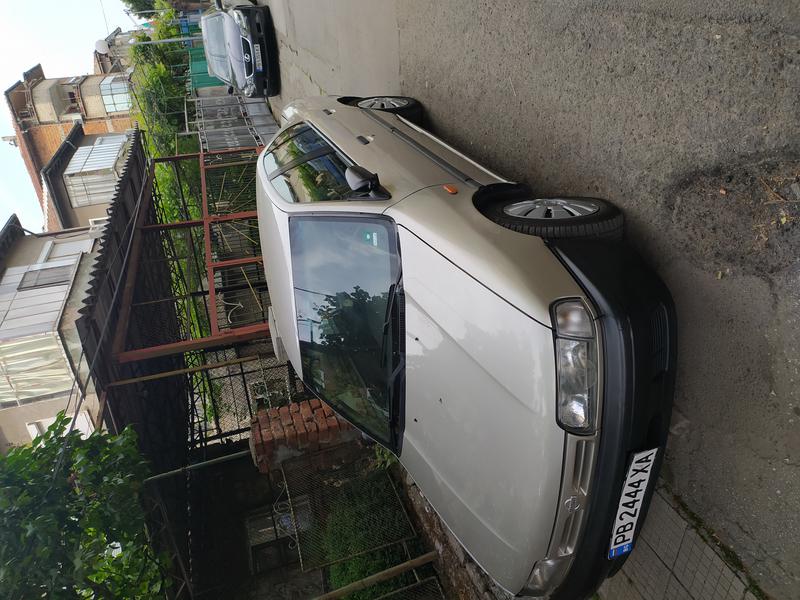 Nissan Primera • 1992 • 250,000 km 3