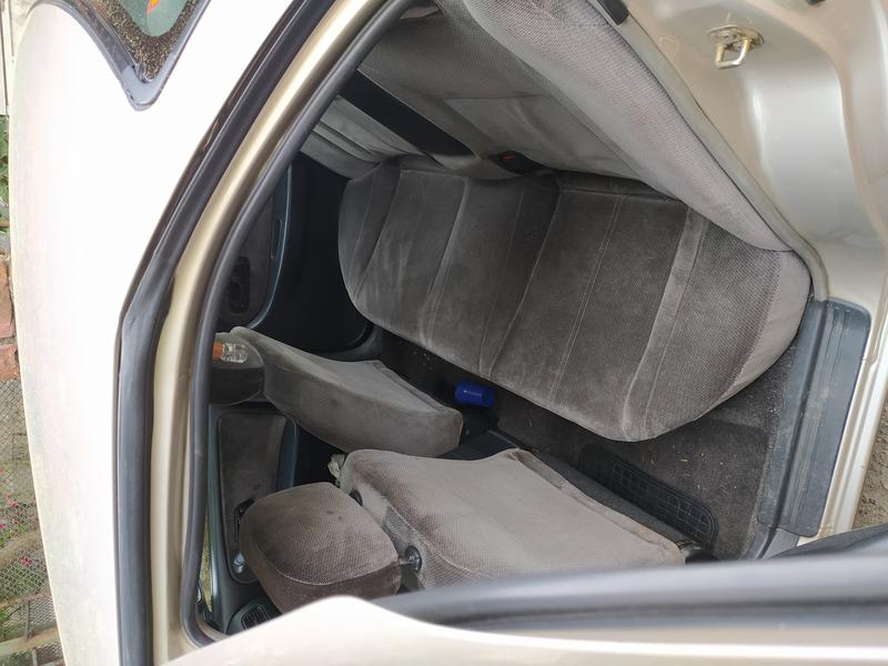 Nissan Primera • 1992 • 250,000 km 2