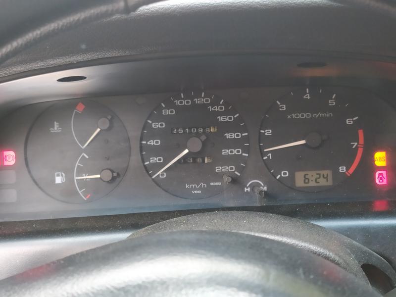 Nissan Primera • 1992 • 250,000 km 4