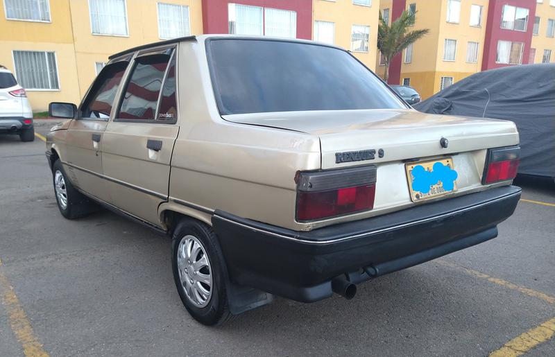 Renault 10 • 1994 • 252,000 km 2