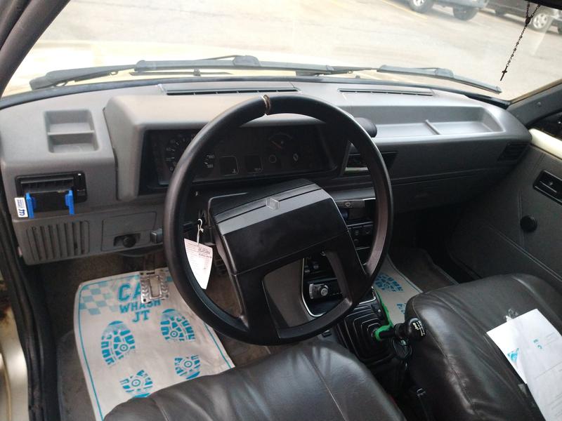 Renault 10 • 1994 • 252,000 km 3