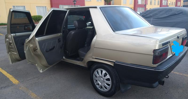 Renault 10 • 1994 • 252,000 km 1