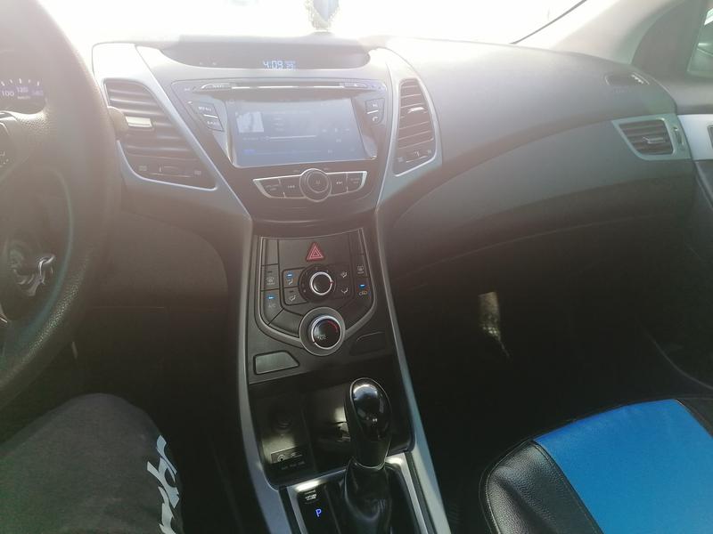 Hyundai Elantra • 2015 • 38,000 km 4