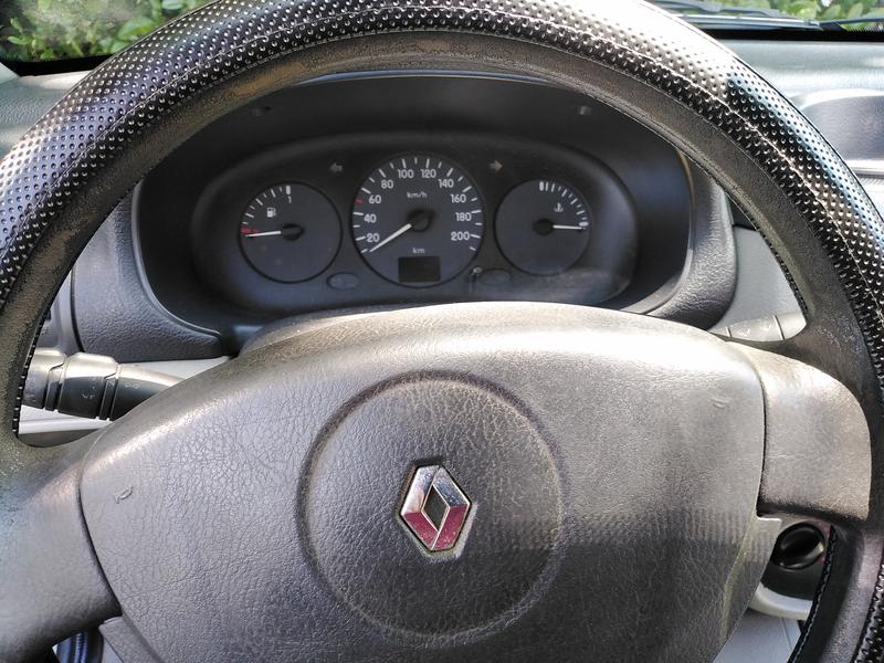 Renault Symbol • 2005 • 250,000 km 3