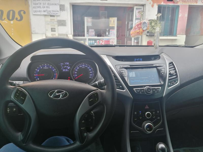 Hyundai Elantra • 2015 • 38,000 km 22