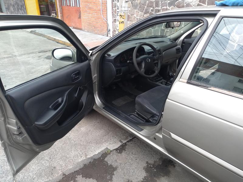 Nissan Sentra • 2006 • 240,000 km 3