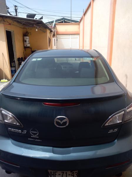 Mazda 3 • 2010 • 119,000 km 3