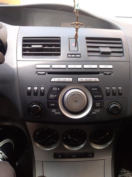 Mazda 3 • 2010 • 119,000 km 5