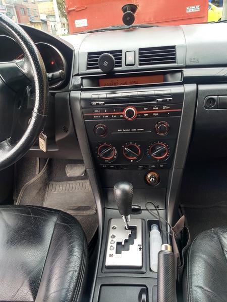 Mazda 3 • 2005 • 108,600 km 3