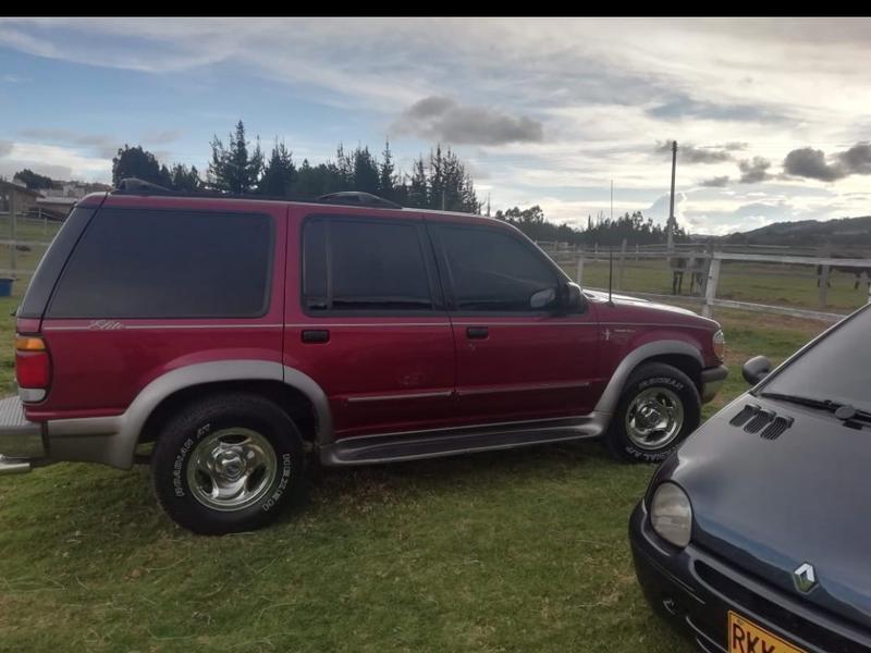 Ford Explorer • 1997 • 215,000 km 4