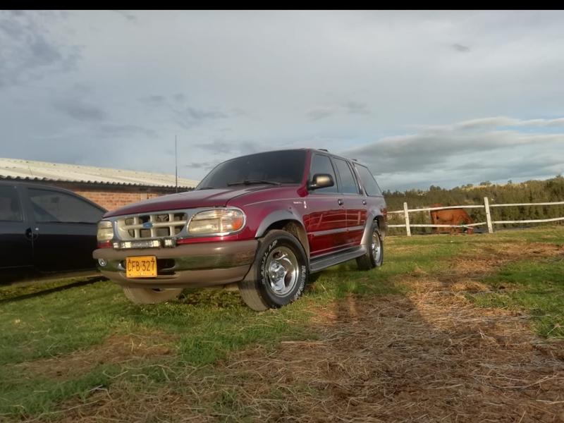 Ford Explorer • 1997 • 215,000 km 9