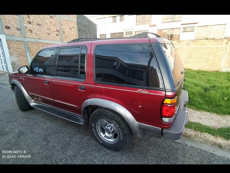 Ford Explorer • 1997 • 215,000 km 1