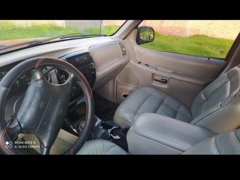 Ford Explorer • 1997 • 215,000 km 11