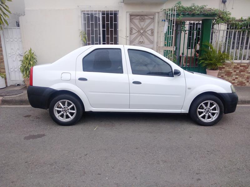 Renault Logan • 2010 • 175,000 km 4