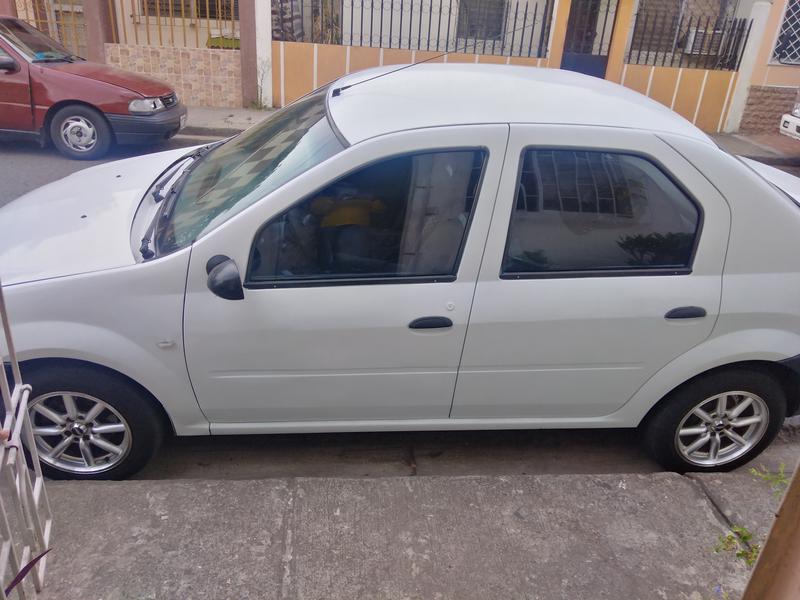 Renault Logan • 2010 • 175,000 km 3