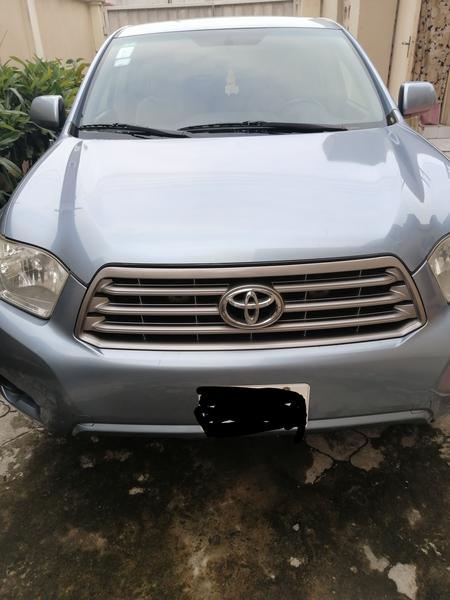 Toyota Highlander • 2009 • 84,660 km 10