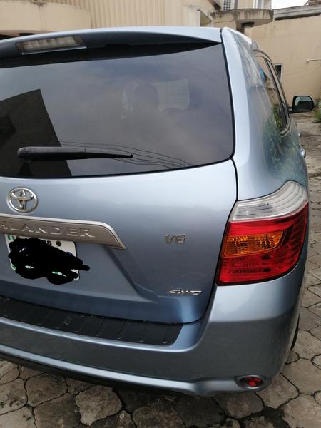 Toyota Highlander • 2009 • 84,660 km 2
