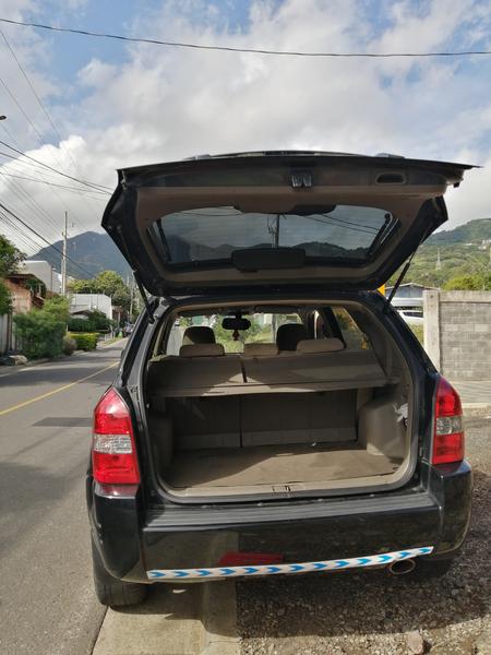 Hyundai Tucson • 2009 • 165 km 10