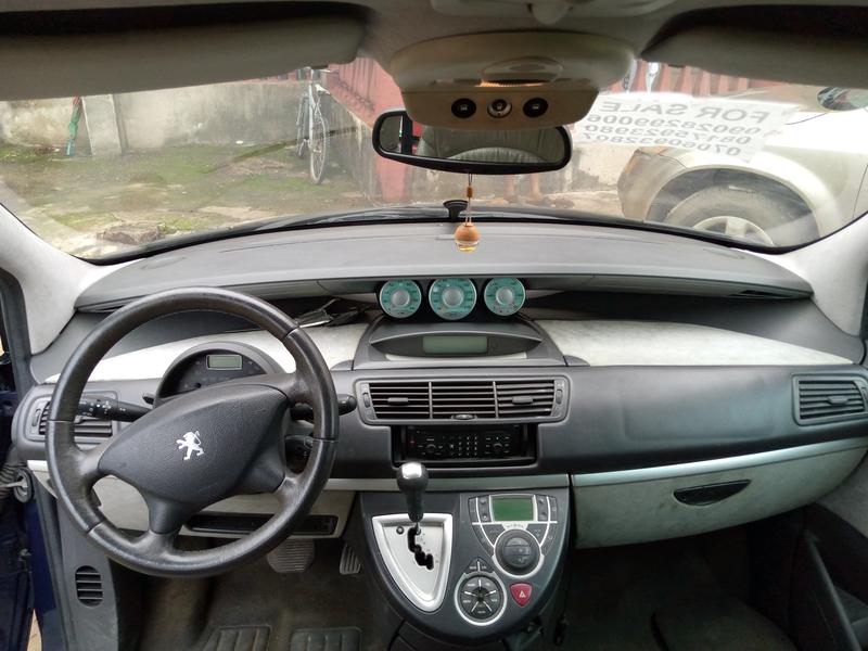 Peugeot  • 2003 • 210 km 2