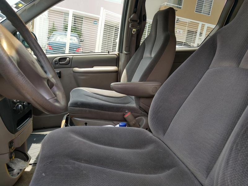 Dodge Grand Caravan • 2002 • 166,000 km 2