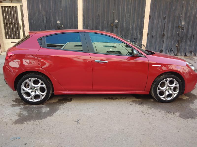 Alfa Romeo  • 2017 • 75,000 km 2