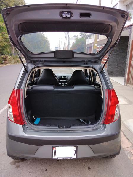 Hyundai i10 • 2010 • 25,700 km 10