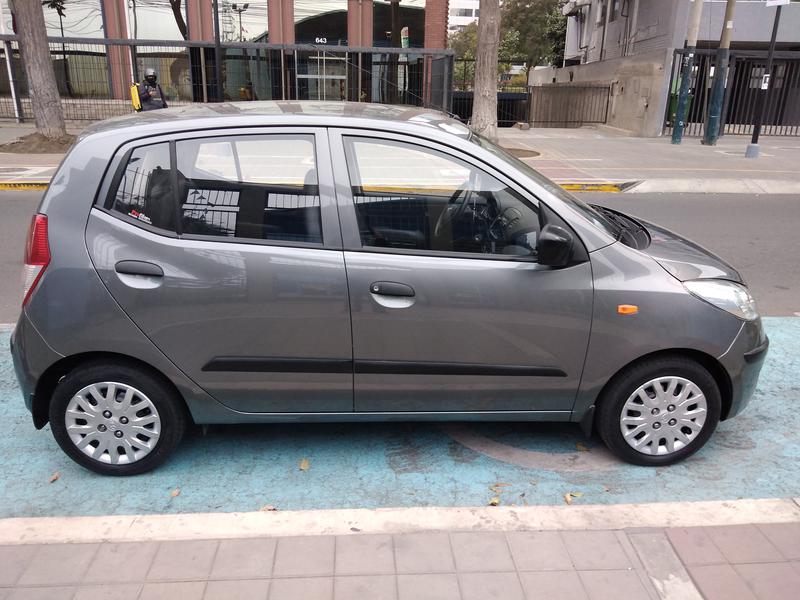 Hyundai i10 • 2010 • 25,700 km 12