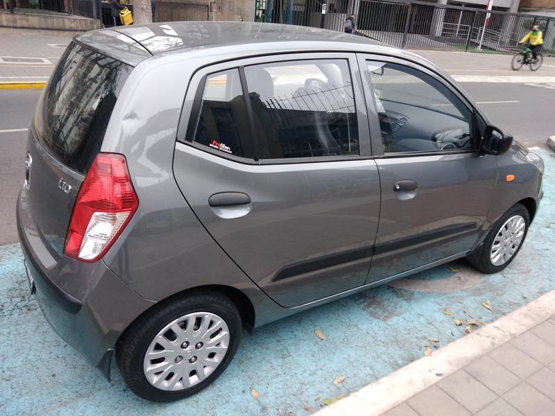 Hyundai i10 • 2010 • 25,700 km 4
