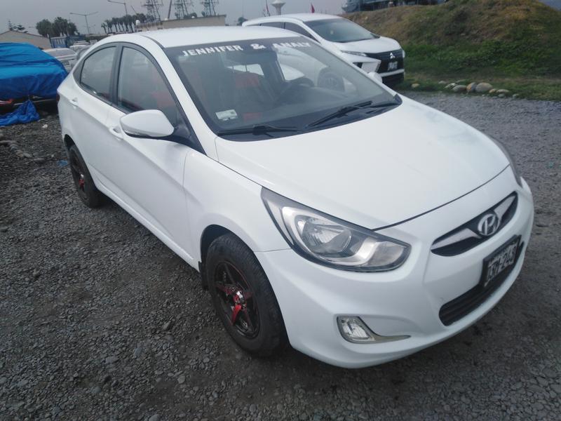 Hyundai Accent • 2013 • 90,000 km 2