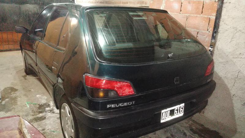 Peugeot 306 • 1998 • 175,000 km 5