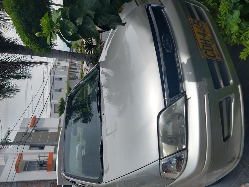 Ford 350 • 2006 • 100 km 11