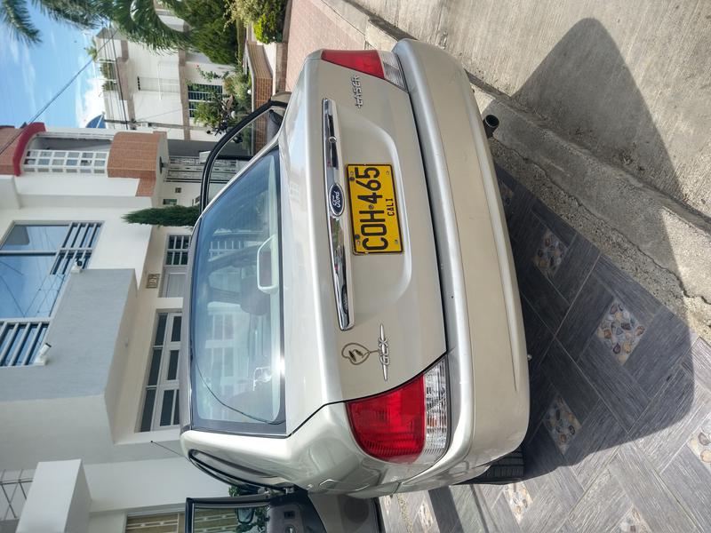 Ford 350 • 2006 • 100 km 7