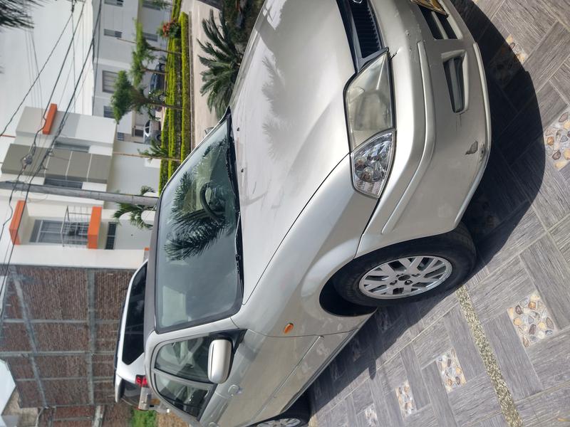 Ford 350 • 2006 • 100 km 15