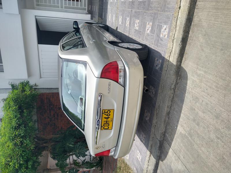 Ford 350 • 2006 • 100 km 18