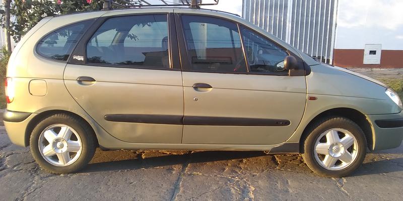 Renault Scénic • 2003 • 140,440 km 2