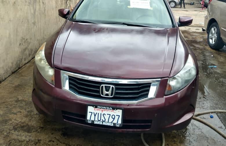 Honda  • 2010 • 119,876 km 4