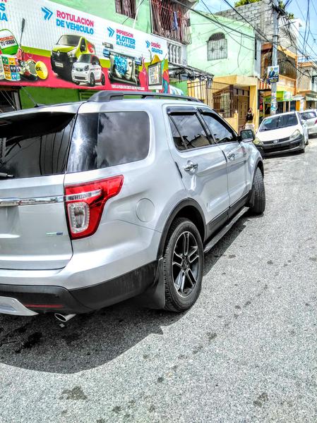 Ford Explorer • 2013 • 98 km 8