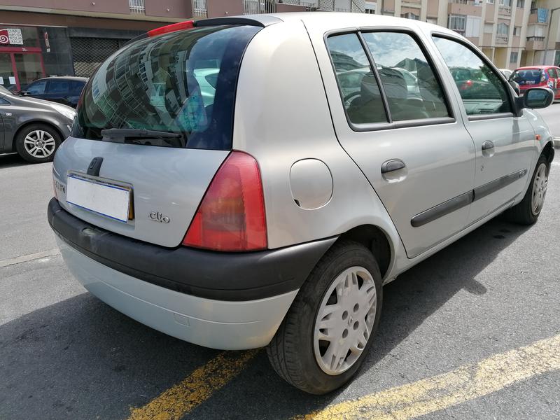 Renault Clio • 2000 • 210,000 km 3