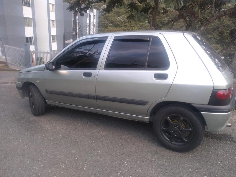 Renault Clio • 1999 • 189,000 km 5