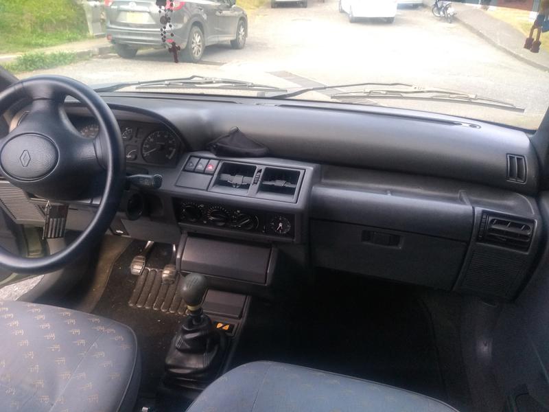 Renault Clio • 1999 • 189,000 km 6