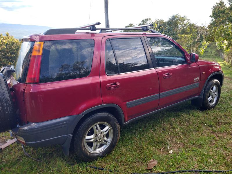 Honda CR-V • 1998 • 268,000 km 4