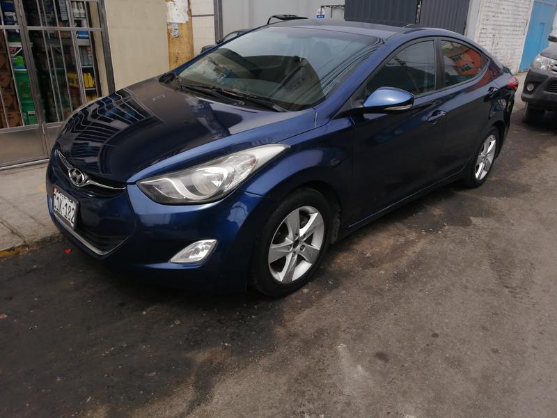 Hyundai Elantra • 2012 • 12,000 km 4