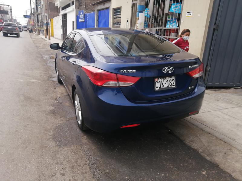 Hyundai Elantra • 2012 • 12,000 km 3