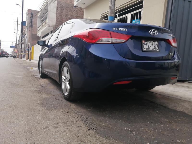 Hyundai Elantra • 2012 • 12,000 km 2